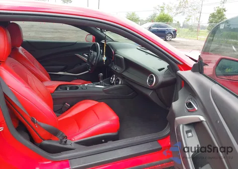 2018 Chevrolet Camaro 1Ls z USA, uszkodzony, nr VIN 1G1FA1RXXJ0100582